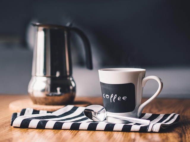 Kaffe for begyndere fra filterkaffe til pour over derhjemme